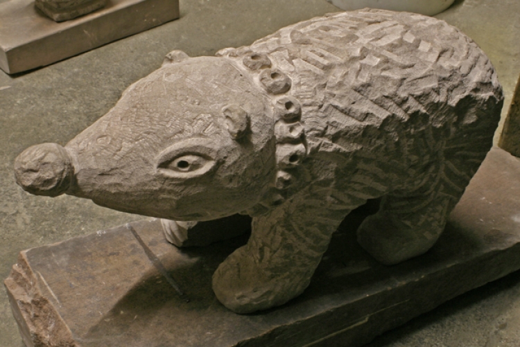 <p>Stefan Rinck - Le Goff</p><p><br />2008</p><p>Sandstone</p><p>13 x 43 x 19 cm</p>